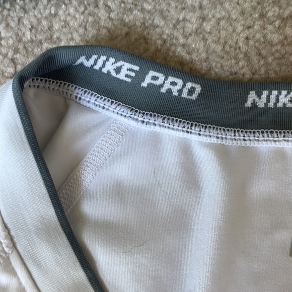 NIKE DRI FIT WHITE GOLF T - Picture 5 of 6